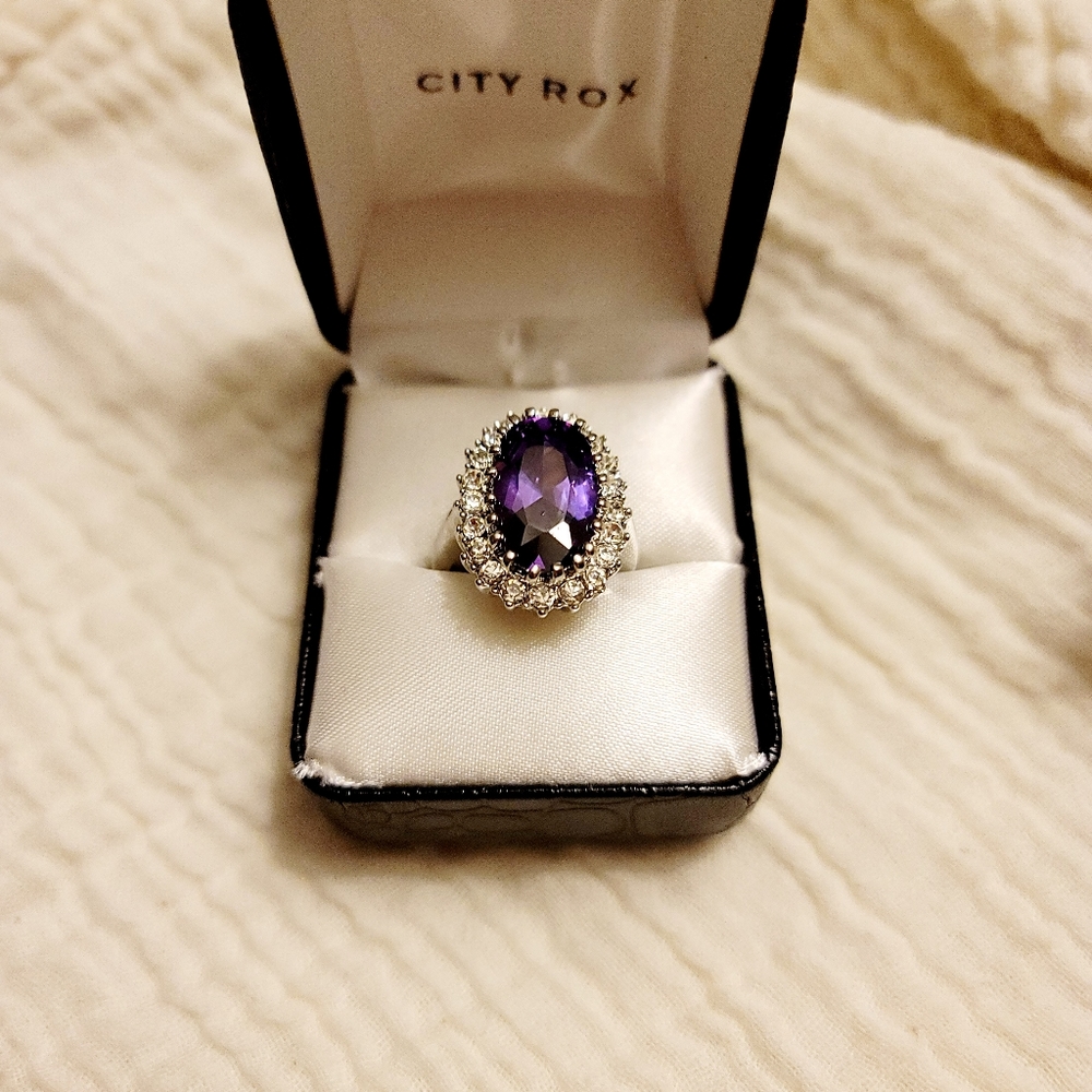 Stunning Silver Amethyst ring size 7